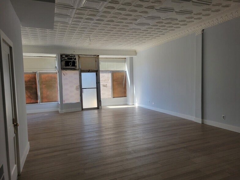 More Photos Of 5 Fifth Ave, Bay Shore Office For Lease