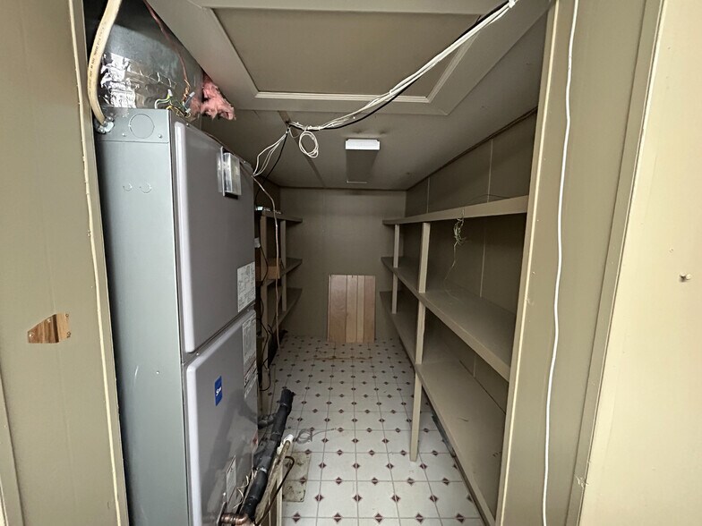 More Photos Of 305 Spaulding Rd, Montezuma Office For Sale