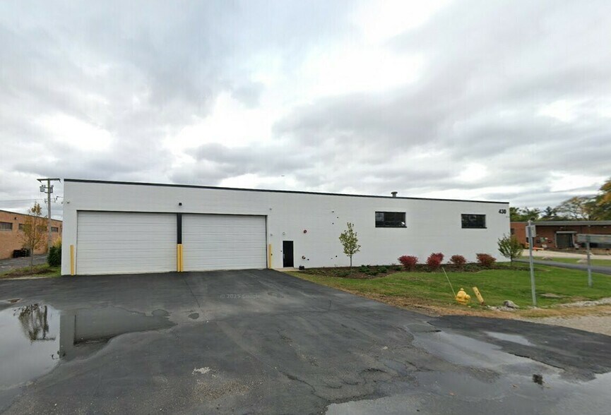 More Photos Of 430 E Plainfield Rd, Countryside Warehouse For Sale