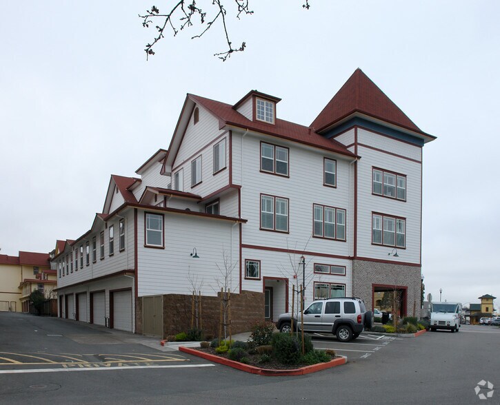 More Photos Of 220 Windsor River Rd, Windsor Apartments For Sale