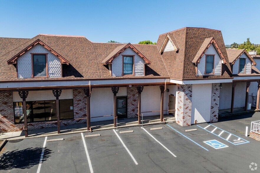 More Photos Of 124-148 S Cloverdale Blvd, Cloverdale Freestanding For Sale