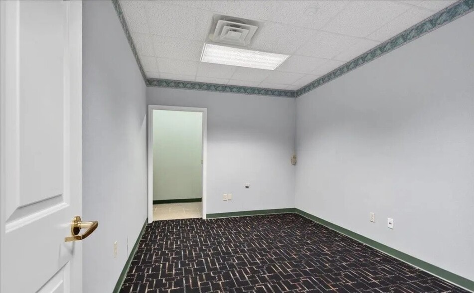 More Photos Of 3111 Normandy Dr, Springfield Office For Sale