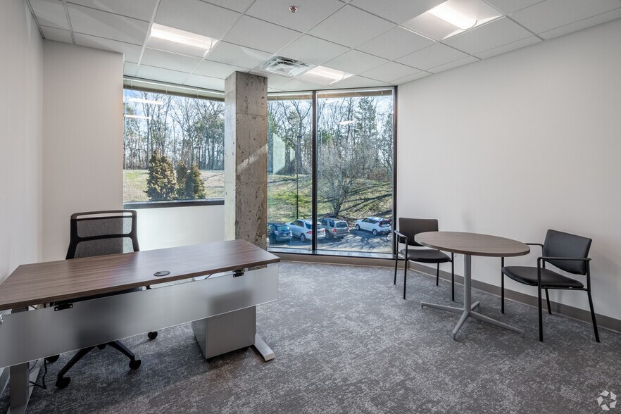 More Photos Of 214 Overlook Cir, Brentwood Office For Sale