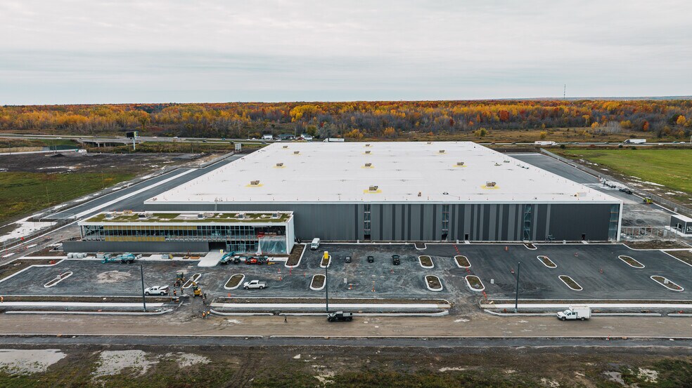 More Photos Of 3501 Rue De La Synergie, Vaudreuil-dorion Distribution For Lease