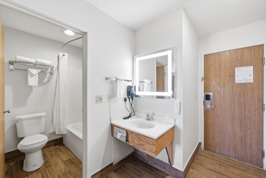 More Photos Of 626 W 1400 N, Beaver Hotel For Sale