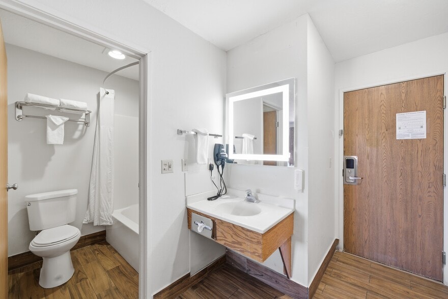 More Photos Of 626 W 1400 N, Beaver Hotel For Sale