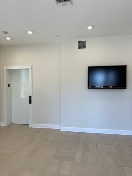 More Photos Of 1000 Bass Blvd, Dunedin Office For Sale