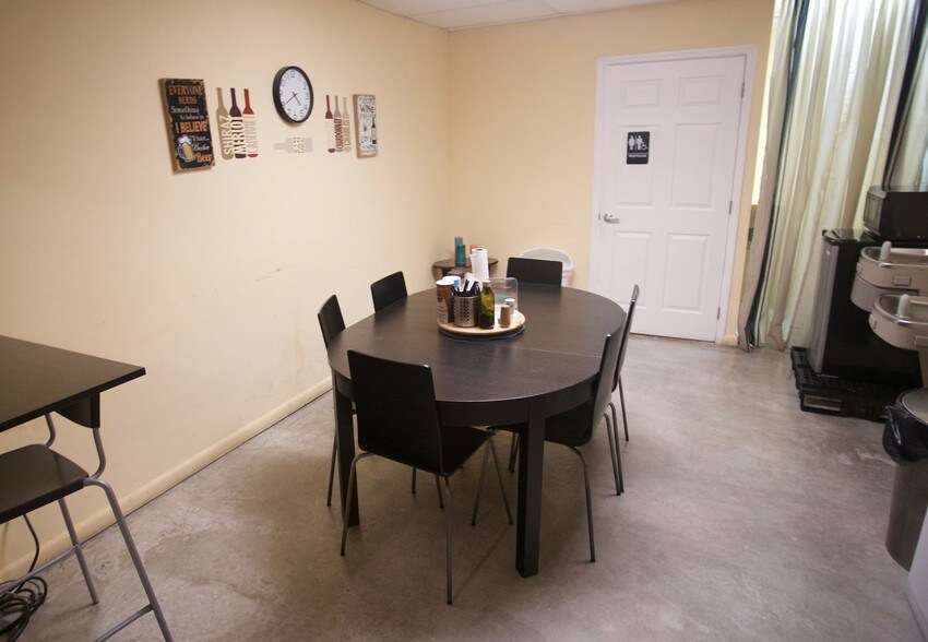 More Photos Of 7311-7323 NW 12th St, Miami Light Distribution For Sale