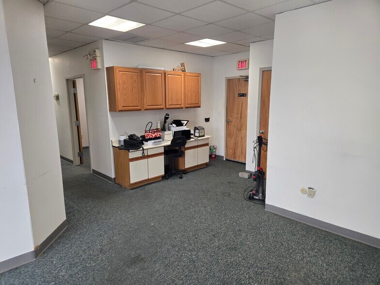 More Photos Of 14 Crozerville Rd, Aston Light Distribution For Lease