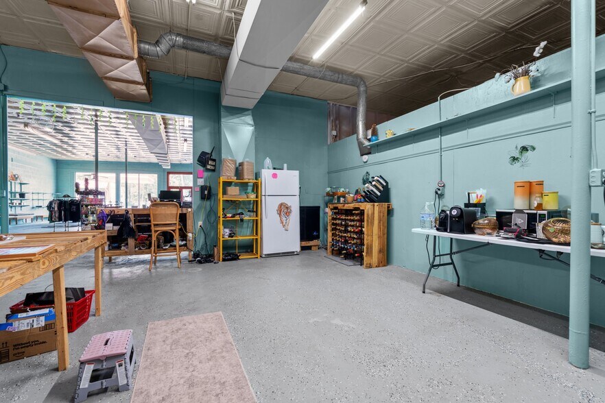 More Photos Of 403 Carthage St, Cameron General Retail For Sale