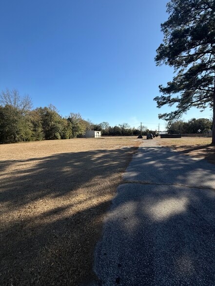 More Photos Of 1845 W Jefferson St, Quincy Warehouse For Sale