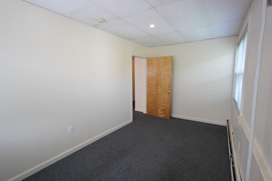 More Photos Of 16-18 Cottage St, Franklin Unknown For Lease