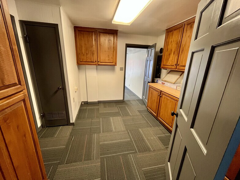 More Photos Of 1759 E Elm St, Springfield Office For Lease