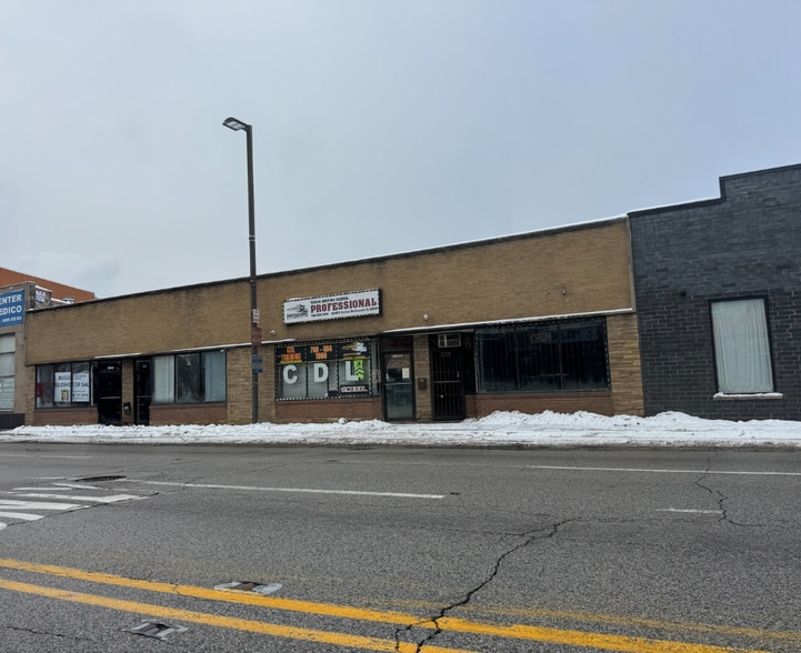 More Photos Of 6244-6250 S Archer Rd, Summit Argo Storefront For Sale