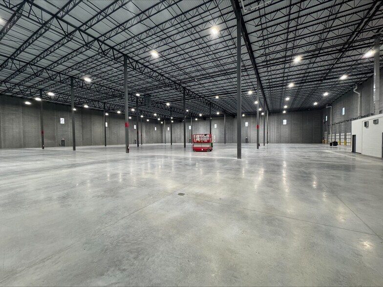 More Photos Of 485 Elizabeth Ave, Somerset Warehouse For Lease