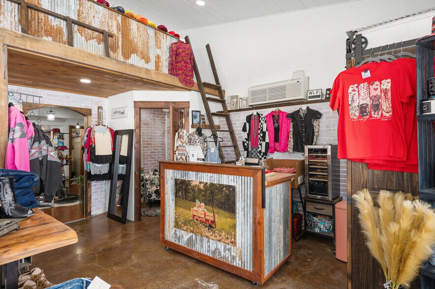 More Photos Of 330 W US-14 Hwy, Sundance General Retail For Sale