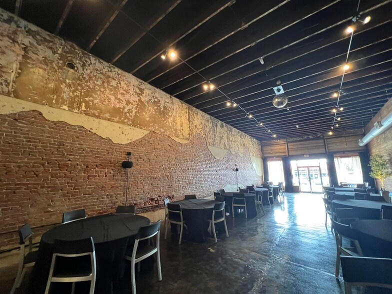 More Photos Of 215 W Main St, Tishomingo Storefront For Lease