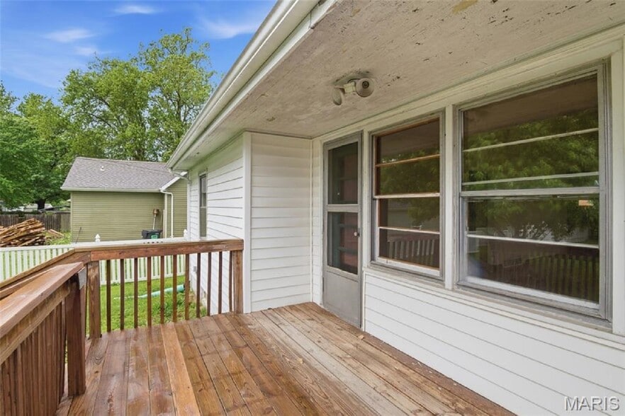 More Photos Of 5912 N Belt W, Belleville Flex For Sale