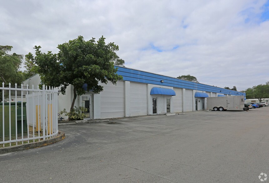 Primary Photo Of 4004 30th, Hollywood Flex For Lease