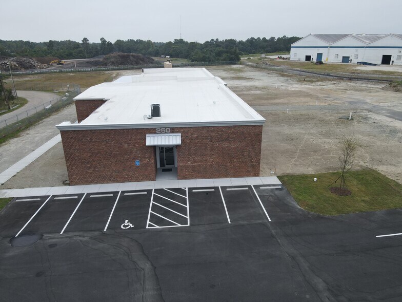 More Photos Of 250 Raleigh St, Wilmington Warehouse For Lease