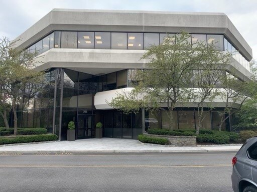 Primary Photo Of 245 Saw Mill River Rd, Hawthorne Medical For Sale