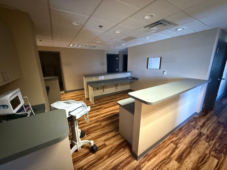 More Photos Of 6400 E Broad St, Columbus Medical For Sale