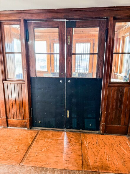 More Photos Of 406 N Main St, Kingfisher Office For Sale