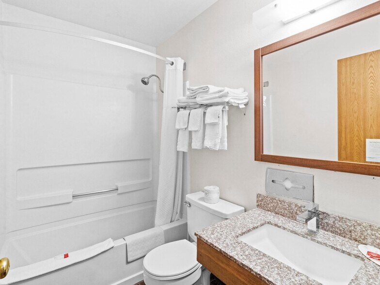 More Photos Of 1412 Warm Springs Dr, Dubois Hotel For Sale