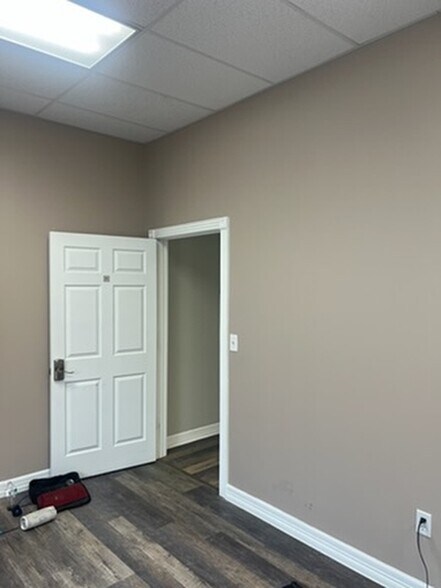 More Photos Of 16518 House Hahl Rd, Cypress Self Storage For Lease