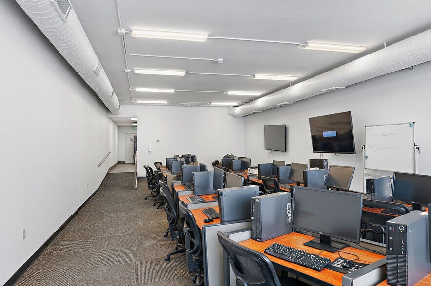 More Photos Of 220-222 W 2nd St, Pueblo Light Manufacturing For Lease