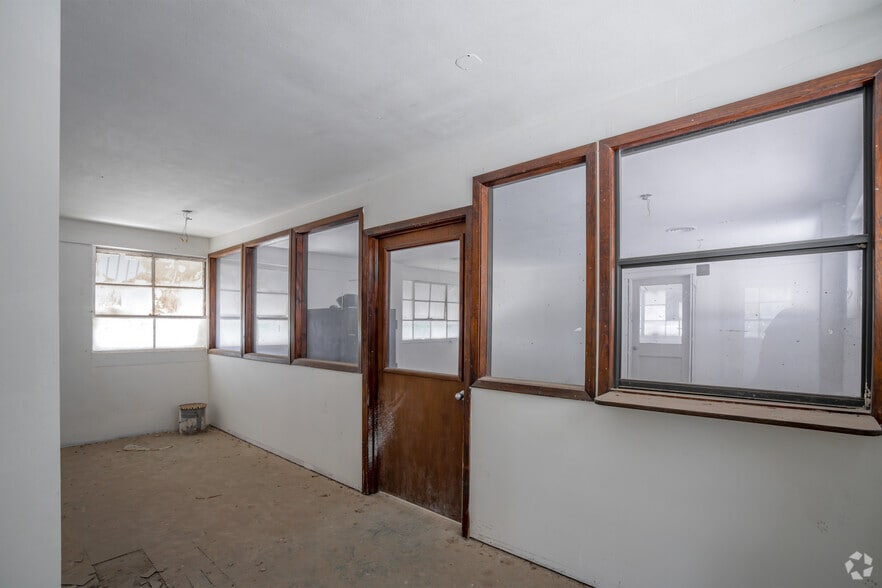 More Photos Of 625 Humble Ave, San Antonio Warehouse For Sale