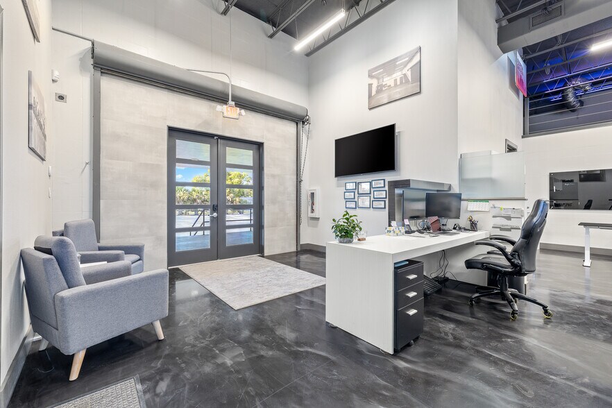 More Photos Of 611 E Bay St, Winter Garden Truck Terminal For Lease