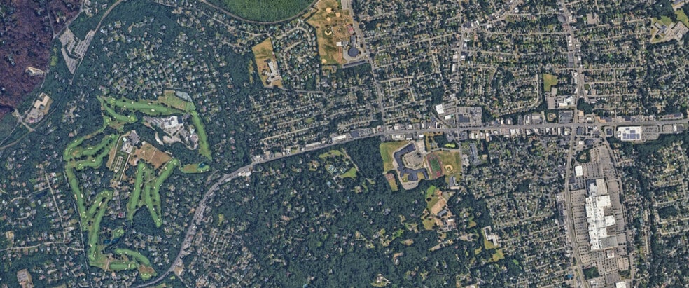 More Photos Of 607 W Jericho Tpke, Huntington General Retail For Lease