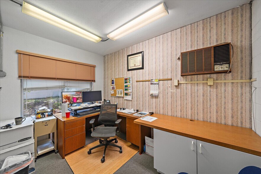 More Photos Of 4242 McIntosh Ln, Sarasota Storefront Retail Office For Sale