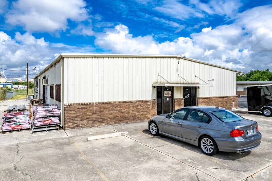 Primary Photo Of 11549 Old Perrin Beitel Rd, San Antonio Light Manufacturing For Lease