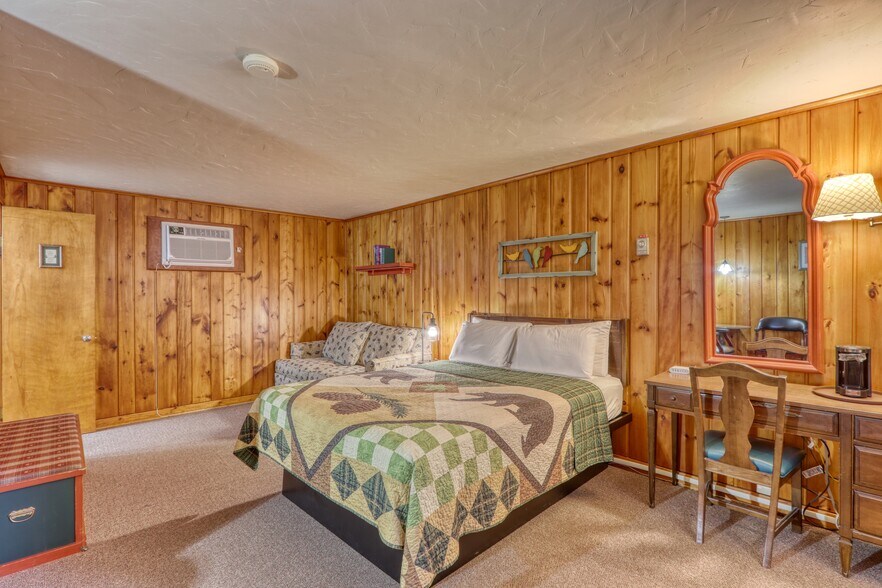 More Photos Of 10429 State Road 27, Hayward Hotel For Sale