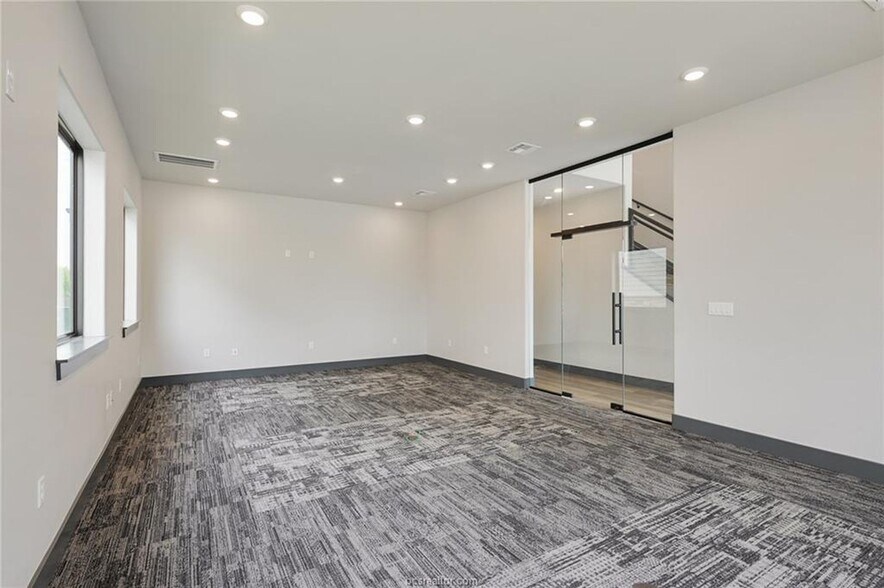 More Photos Of 3020 Barron Rd, College Station Loft Creative Space For Sale