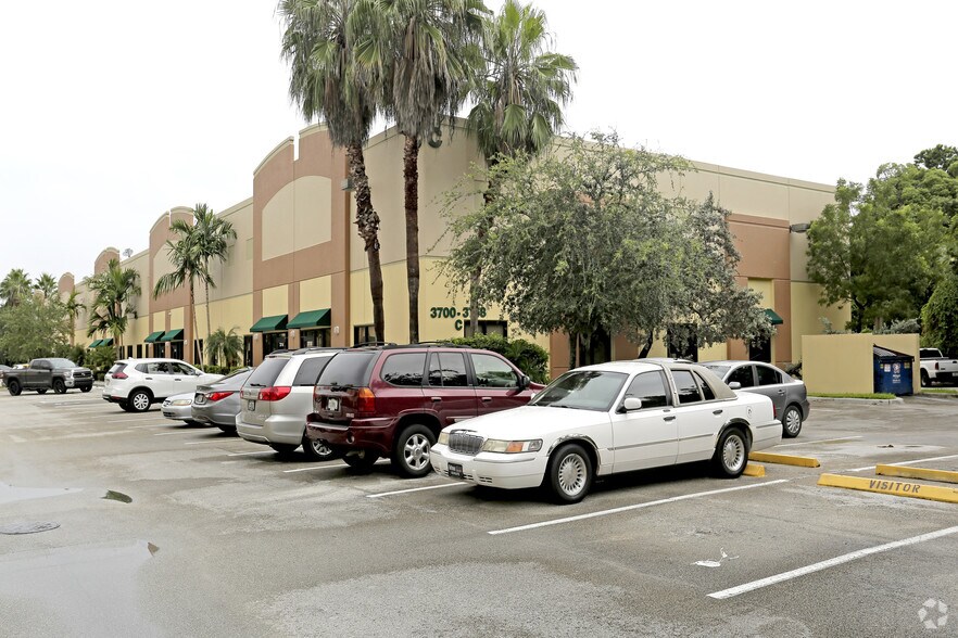 More Photos Of 3700-3718 SW 30th Ave, Fort Lauderdale Warehouse For Sale