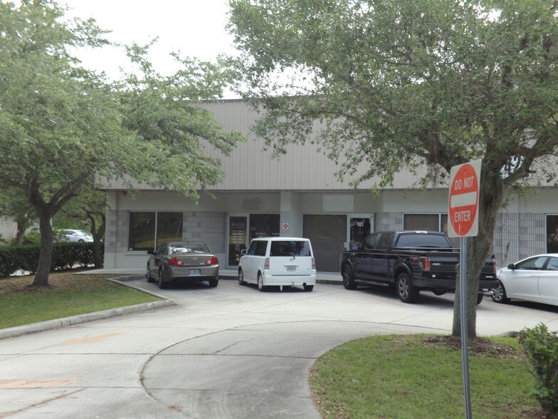 More Photos Of 2427 Porter Lake Dr, Sarasota Flex For Sale