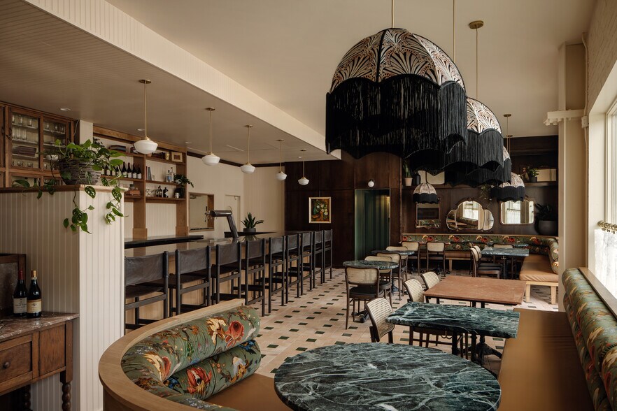 More Photos Of 1123 E 11th St, Austin Hotel For Sale