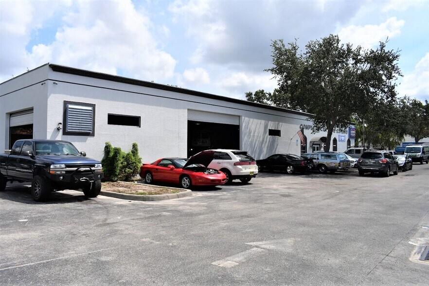 More Photos Of 25090 Bernwood Dr, Bonita Springs Showroom For Sale