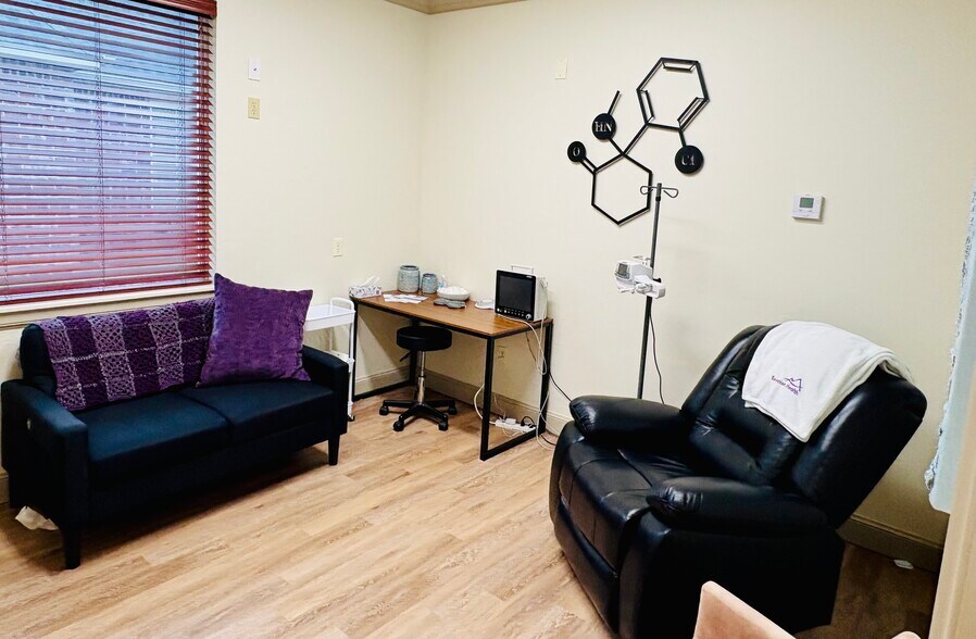 More Photos Of 1743 W 33rd St, Edmond Medical For Lease