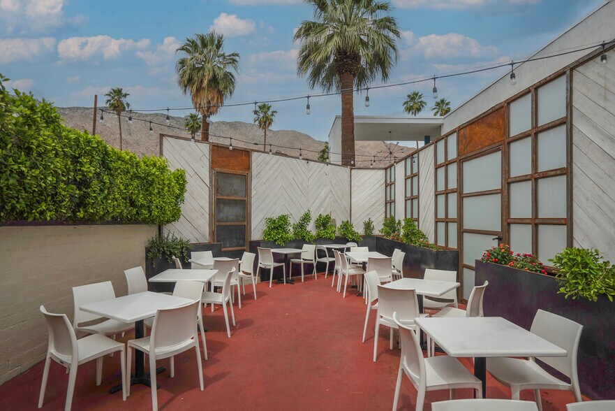 More Photos Of 664-668 N Palm Canyon Dr, Palm Springs Office For Sale