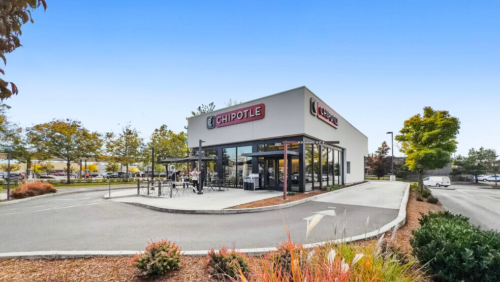 More Photos Of 1961 14th Ave SE, Albany General Retail For Sale