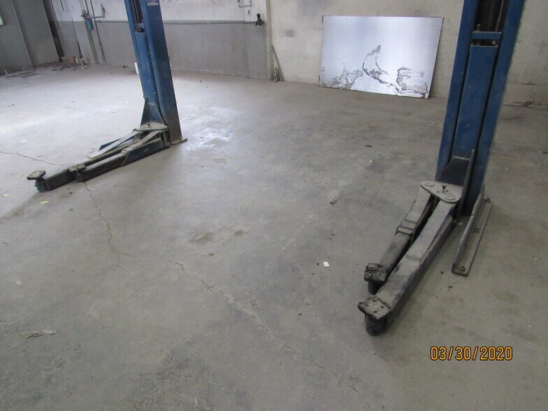 More Photos Of 19560 Burnham Ave, Lynwood Auto Repair For Sale