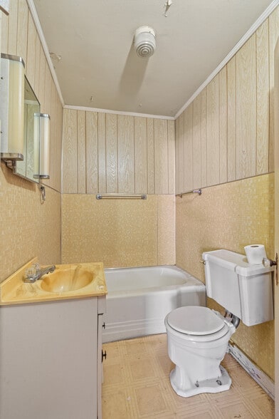 More Photos Of 902 Court St, Waynesboro Flex For Sale