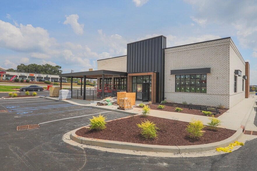 Primary Photo Of 4629 Clemson Blvd, Anderson Restaurant For Sale