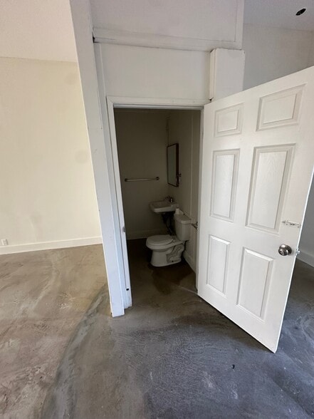 More Photos Of 10420 National Blvd, Los Angeles Apartments For Lease