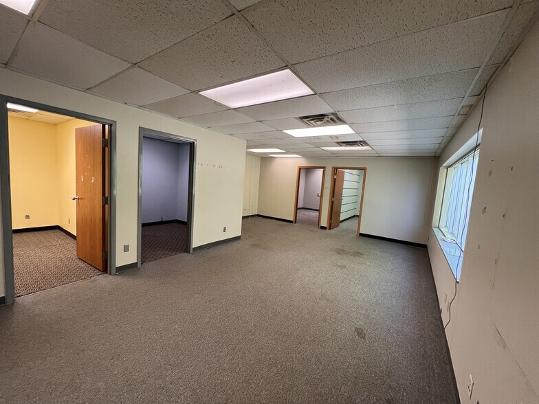 More Photos Of 4155 Old Sibley Memorial Hwy, Eagan Research And Development For Lease