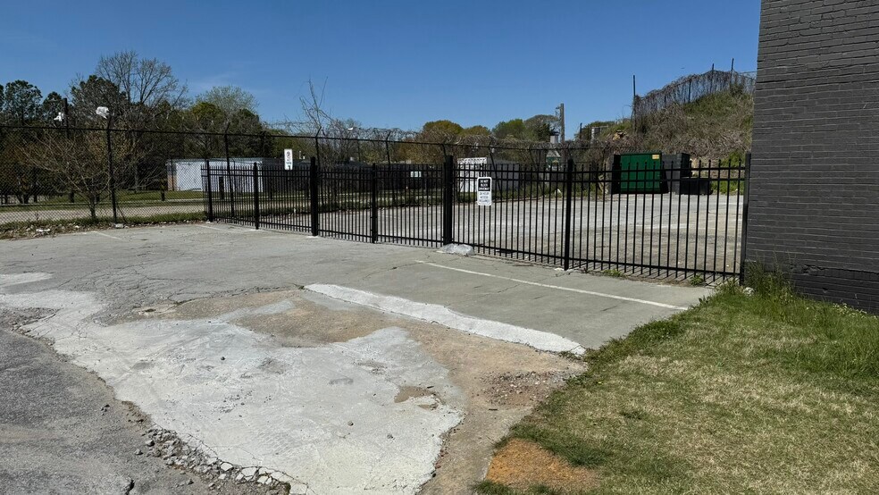More Photos Of 595 North Ave NW, Atlanta Light Distribution For Lease